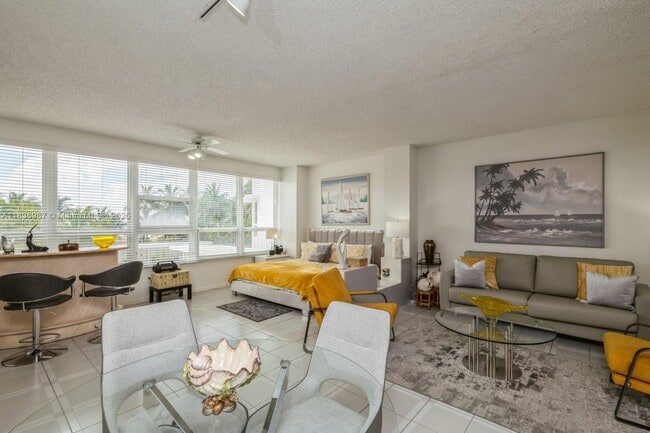 Building Photo - 4925 Collins Ave