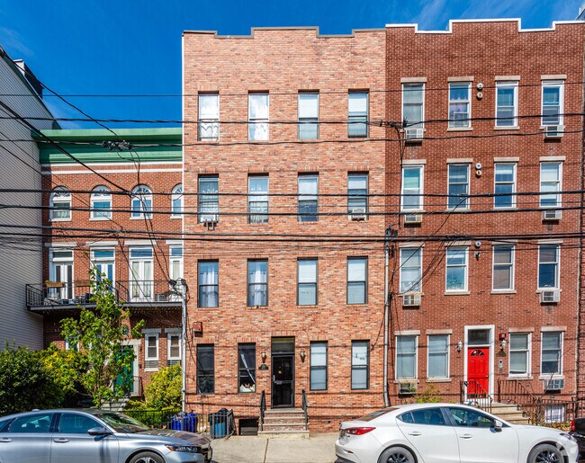 Building Photo - 220 Madison St