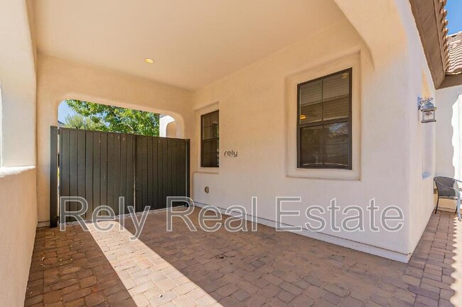 Foto del edificio - 734 W Juniper Ln