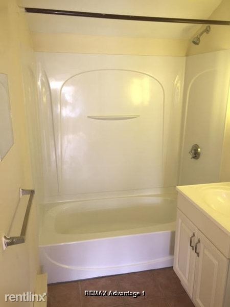 Building Photo - 1 br, 1 bath Apartment - 263 Main St