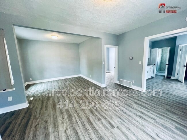 Building Photo - 812 E Burleigh St