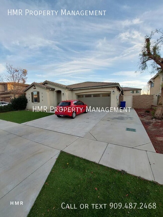 Building Photo - Beautiful 3 bedroom 2 bath single story home