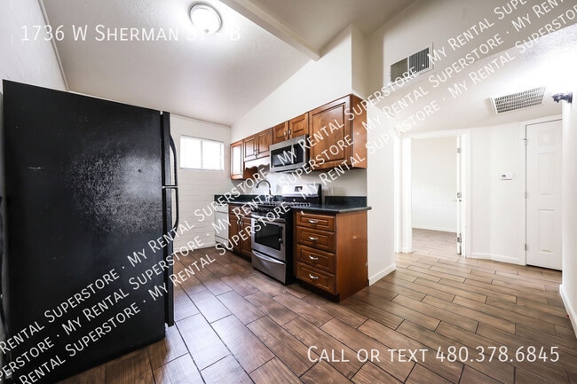 Photo - 1736 W Sherman St-B House