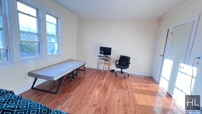 Photo - 114 STREET House