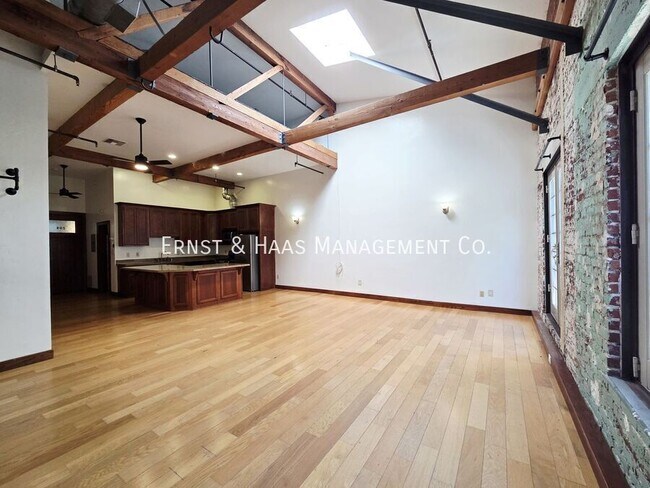 Foto del edificio - 800 S Pacific Ave