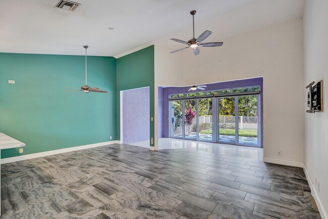 Building Photo - 8062 Cassia Dr