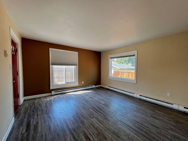 Foto del edificio - Non-Refundable & Security Deposit Total: $1100.00