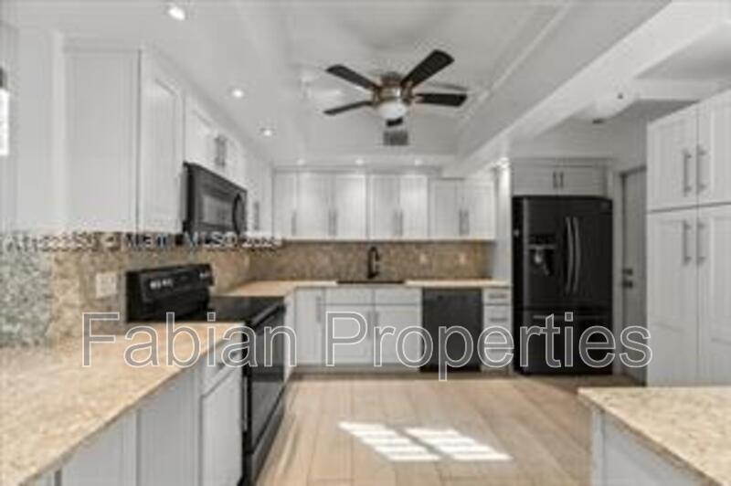 Primary Photo - 2543 Flamingo Ln