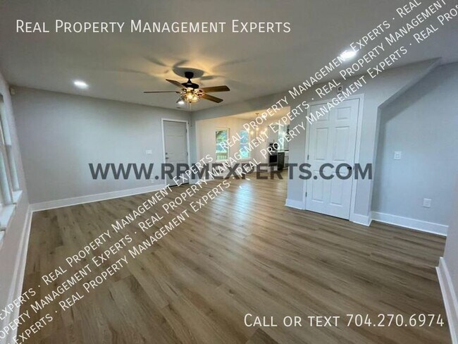 Building Photo - 3 Bed 3.5 Bath in Huntersville!