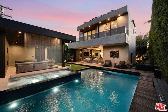 Foto del edificio - 418 N Sweetzer Ave