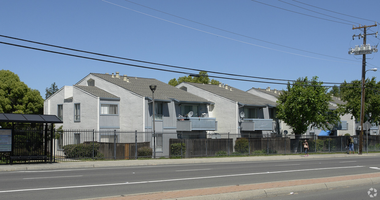 Primary Photo - Willowbrook Apartments