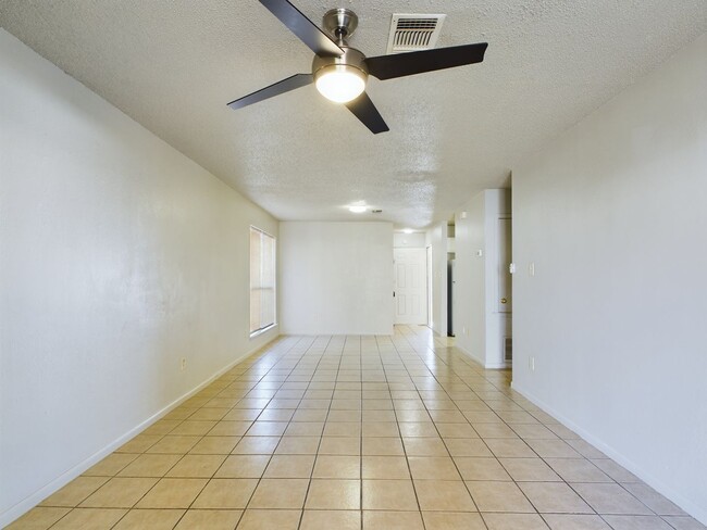 Building Photo - 901 Mayfield Dr