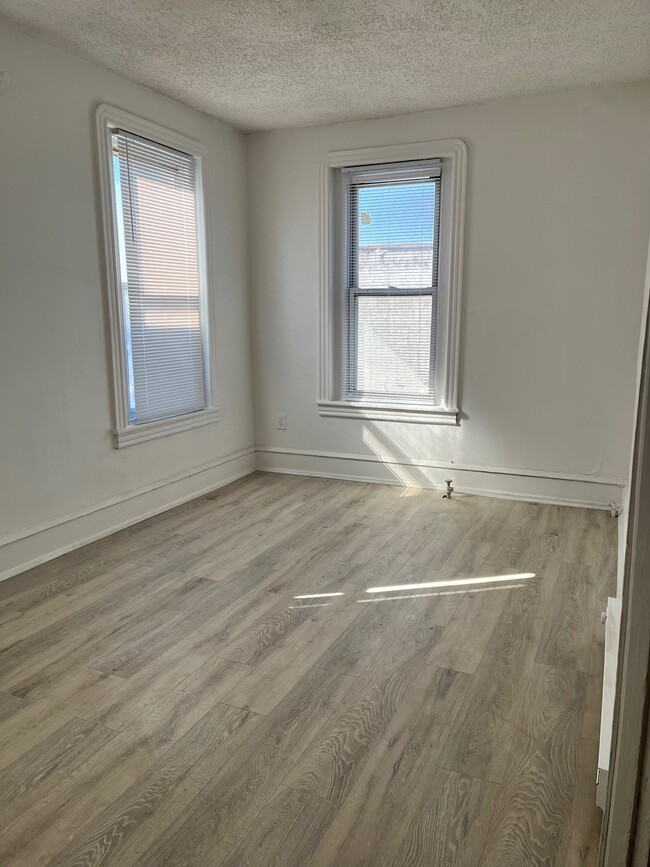 Building Photo - 4946 N Broad St