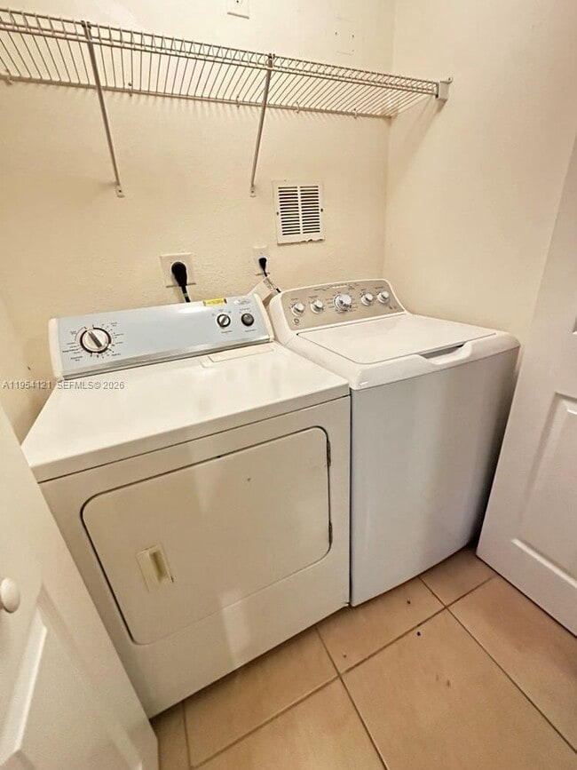 Building Photo - 11002 NW 83rd St