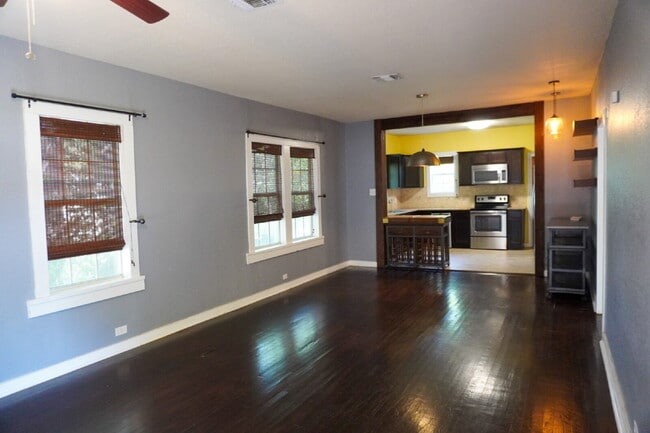 Foto del edificio - Charming Alta Vista Bungalow with Original...