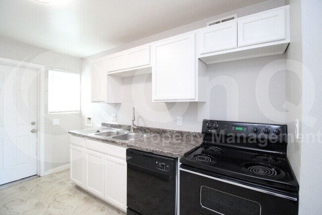 Building Photo - 316 S Allen