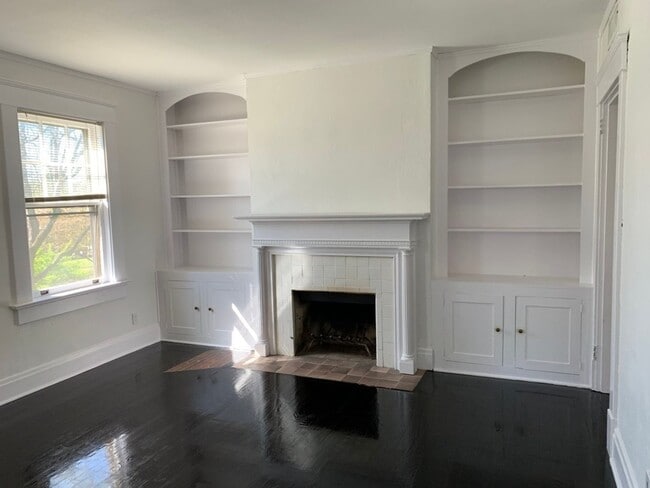 Building Photo - Whitland Ave