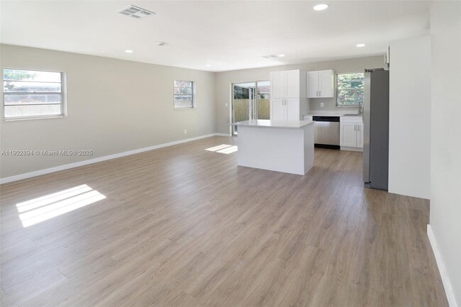 Building Photo - 5654 Papaya Rd