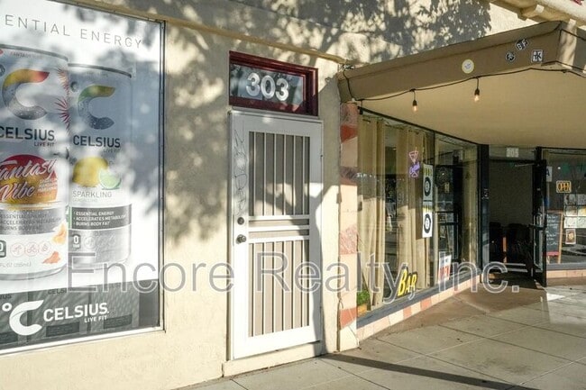 Foto del edificio - 303 3rd Ave