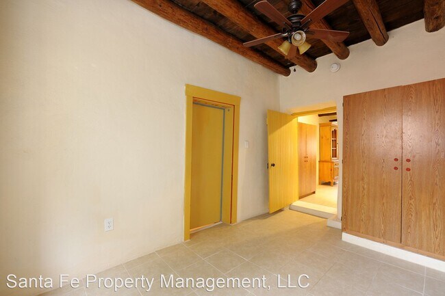 Building Photo - 1 br, 1 bath House - 132 W. Buena Vista