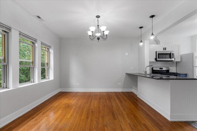 Foto del edificio - 2 bedroom in Chicago IL 60618