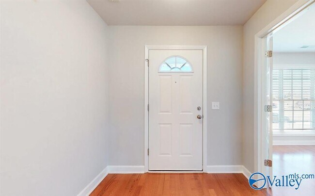 Building Photo - 121 Fawn Forest Dr