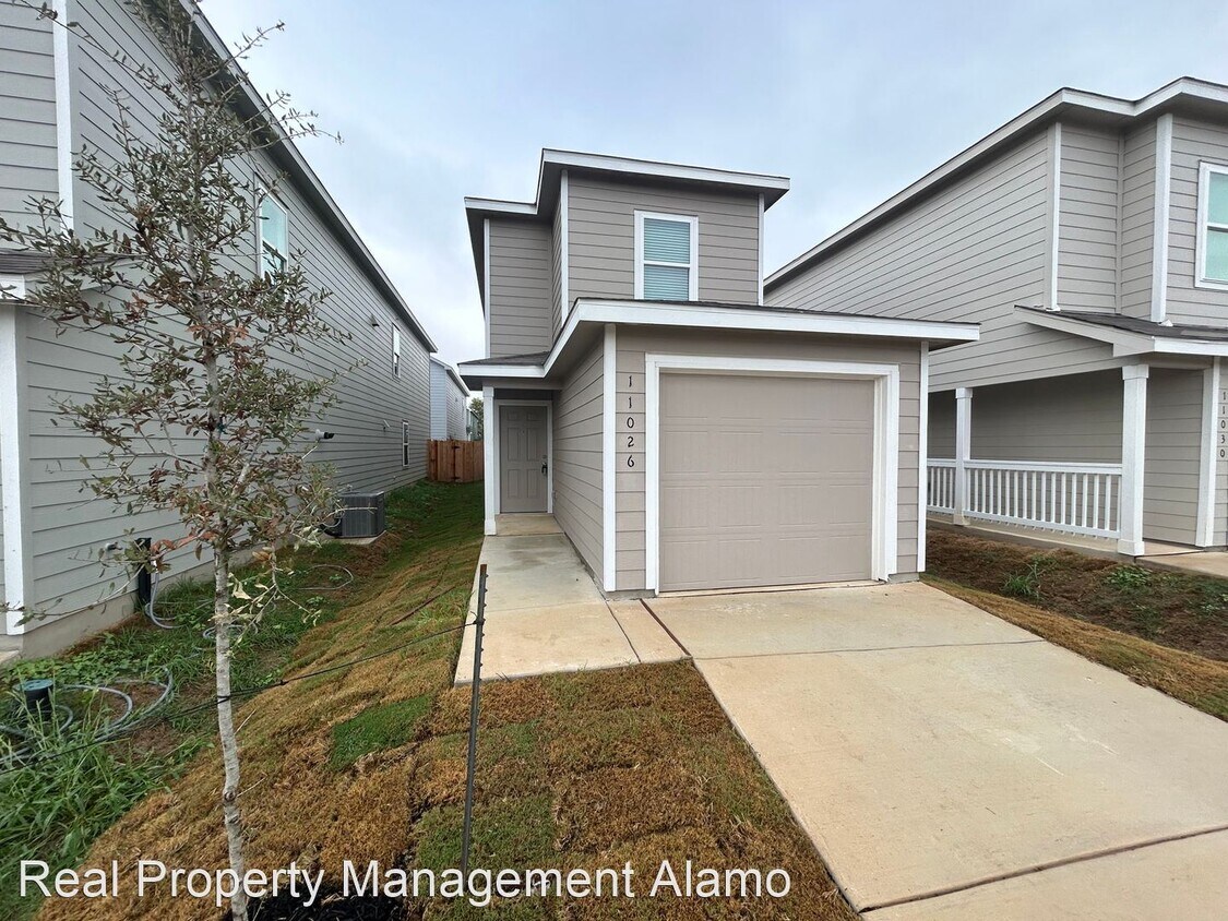 Foto principal - 3 br, 2.5 bath House - 11026 Tree Line