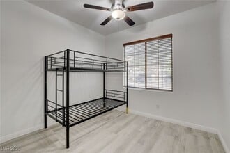 Building Photo - 8125 Chestnut Hollow Ave