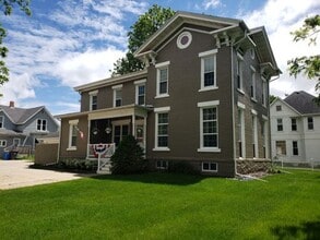 Building Photo - 109 E School St