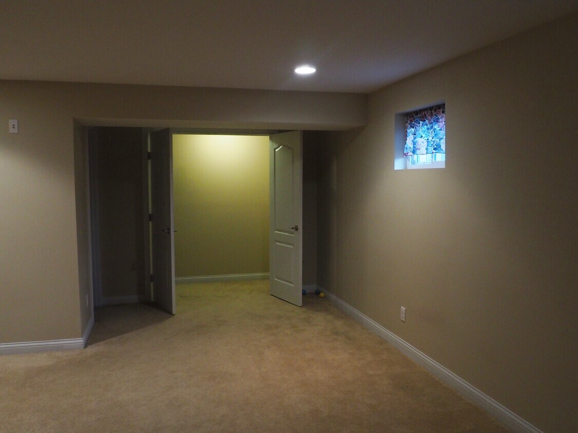 Finished basement area - 1021 Sunrise Dr