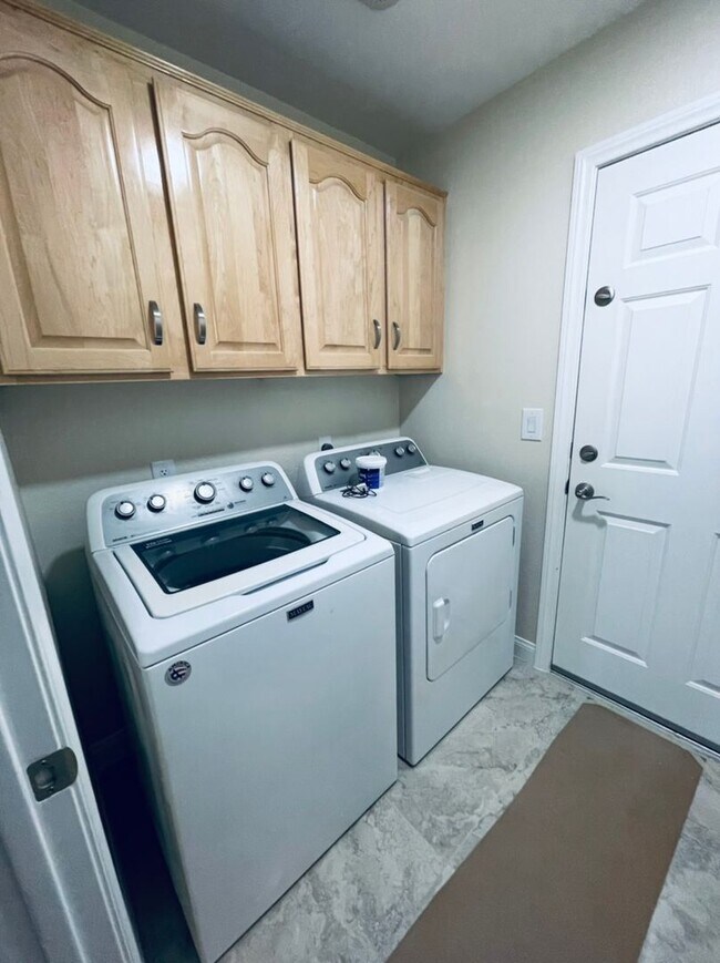 Foto del edificio - Single-story 4 Bed nestled in the desirable Green Valley Ranch!  3 Car Garage!
