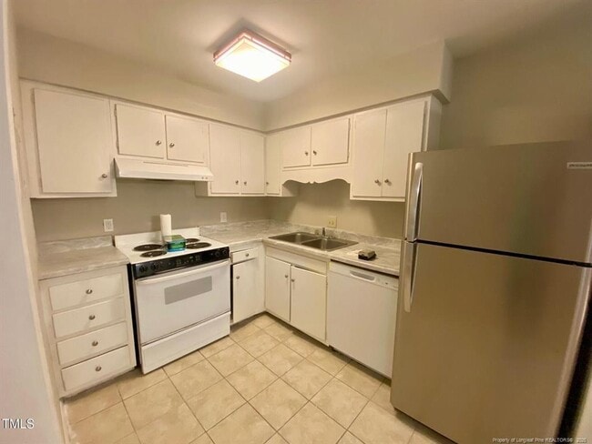 Building Photo - 1212 Schaub Dr