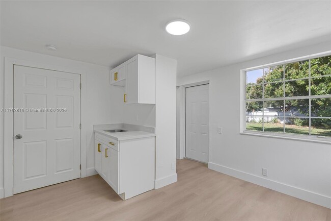 Foto del edificio - 1315 NE 146th St