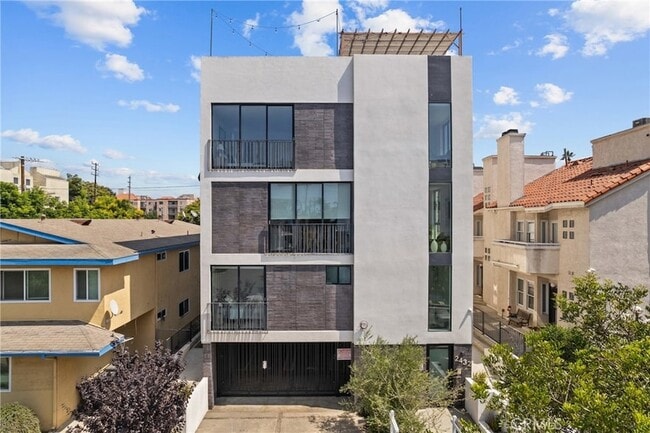 Photo - 2432 Penmar Ave Townhome