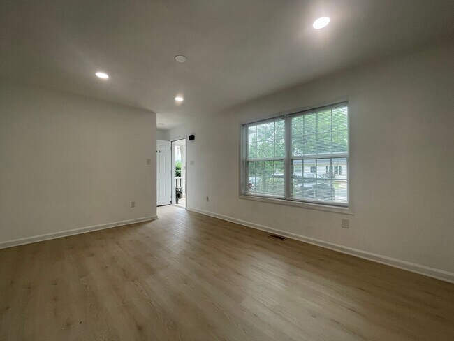 Foto del edificio - Newly Remodeled 3BR/1.5BA Duplex in Huntersville