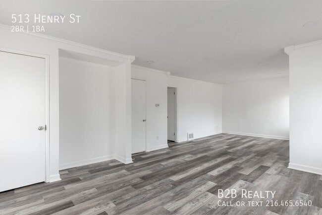 Building Photo - 513 Henry St