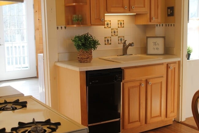 Building Photo - 112 Cottage St