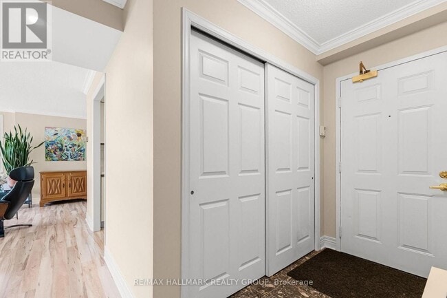 Photo du bâtiment - 969 N River Rd