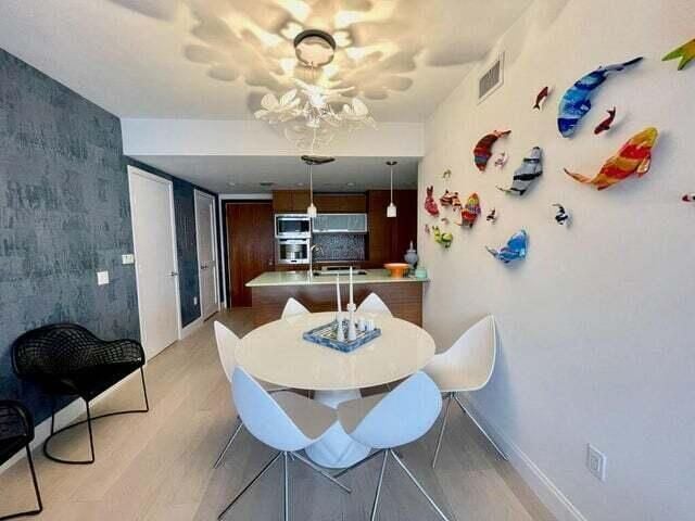 Building Photo - 5875 Collins Ave