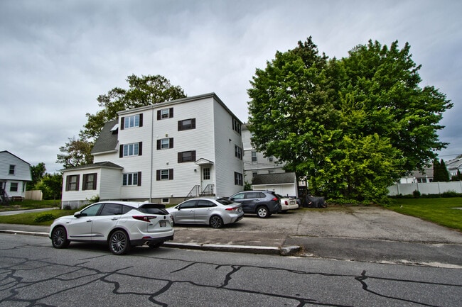 Building Photo - 137 Cohasset St