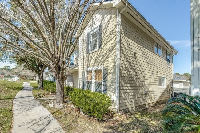 Building Photo - 10223 Farrell Dr