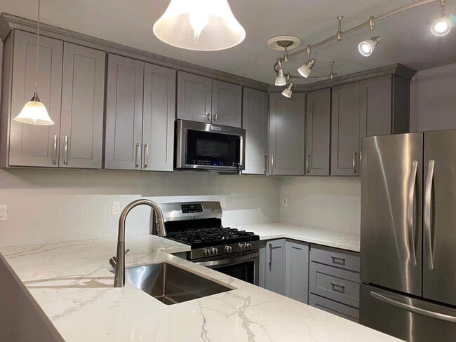 CLICK "REQUEST A TOUR" NOW! - CLICK "REQUEST A TOUR" NOW! House