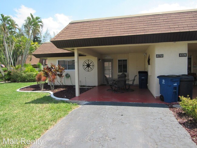 Foto del edificio - 4770 Hidden Harbour Blvd