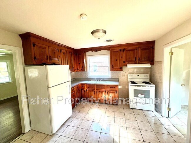 Building Photo - 838 Greystone Ave