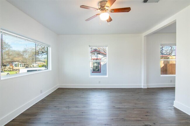 Foto del edificio - 3203 E 16th St
