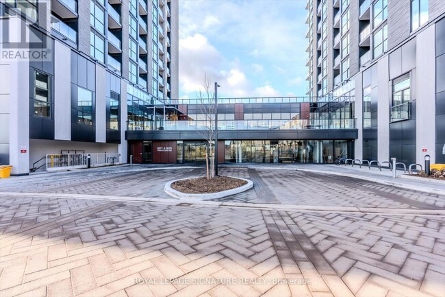 Photo du bâtiment - 3071 Trafalgar Rd