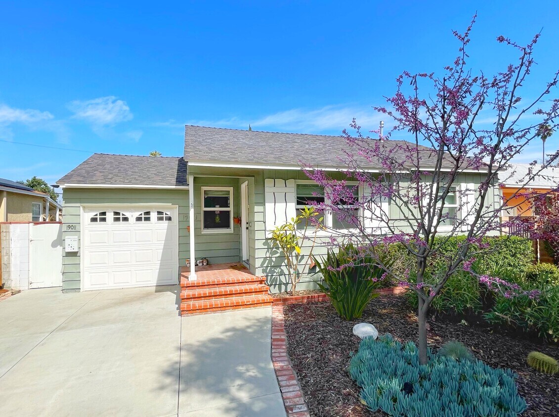 19013 Vanowen St, Reseda, CA 91335 House for Rent in Reseda, CA