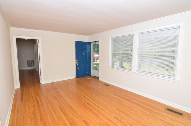 Foto del edificio - 5019 Raywood Ln
