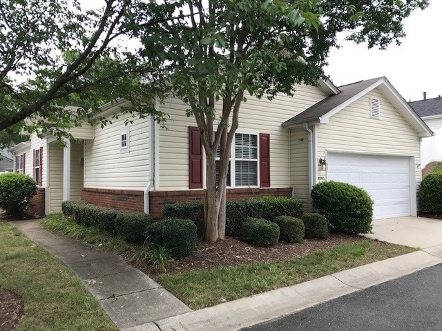 Building Photo - 8969 Meadowmont View Dr