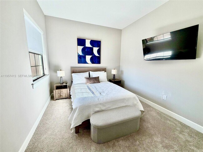 Foto del edificio - 15323 Lucerna St